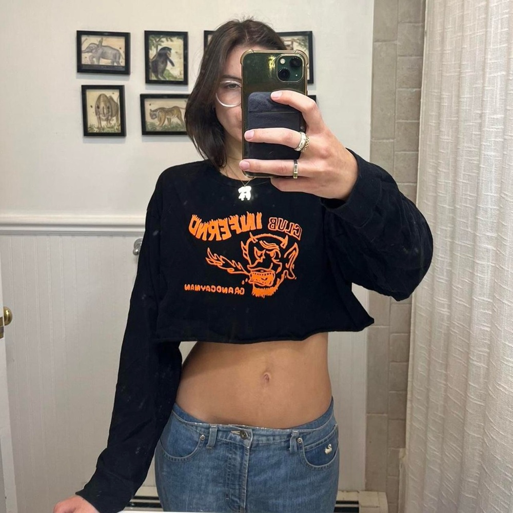 Brandy Melville cropped long sleeve graphic tee shirt